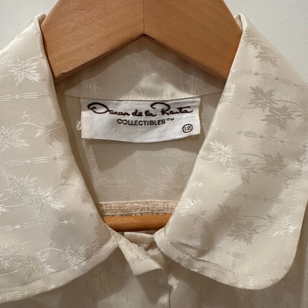 VINTAGE Oscar de la Renta Elegant Cream Blouse. Fits like a 10. - Picture 4 of 9